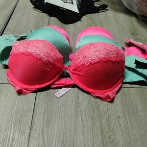 VSX Pink and Green Lace, Bundled Bra Set 34D 32D NWT & NWOT Priced To Sell